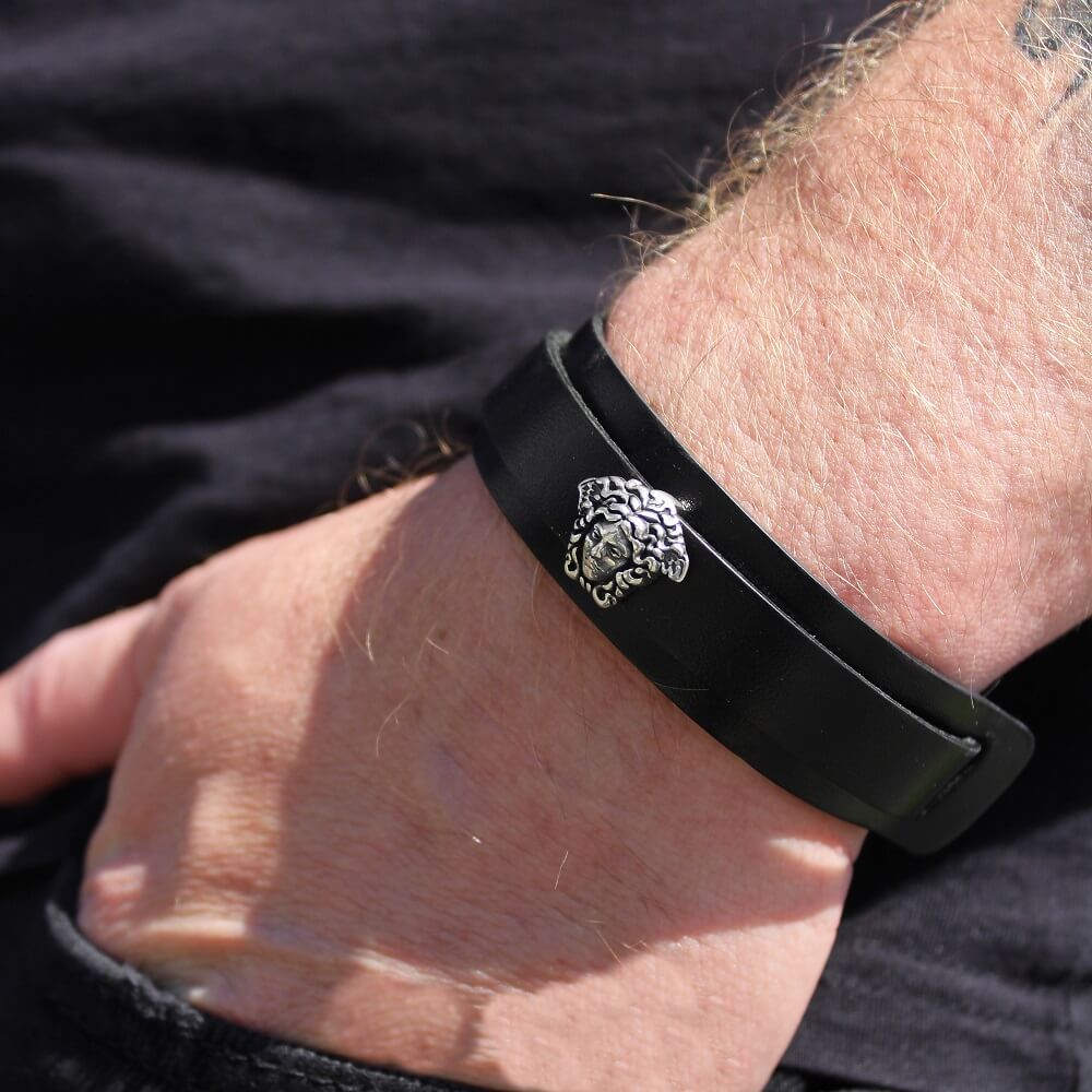 Set - LORO FEDE Gorgon medallion, 925 silver and genuine leather bracelet