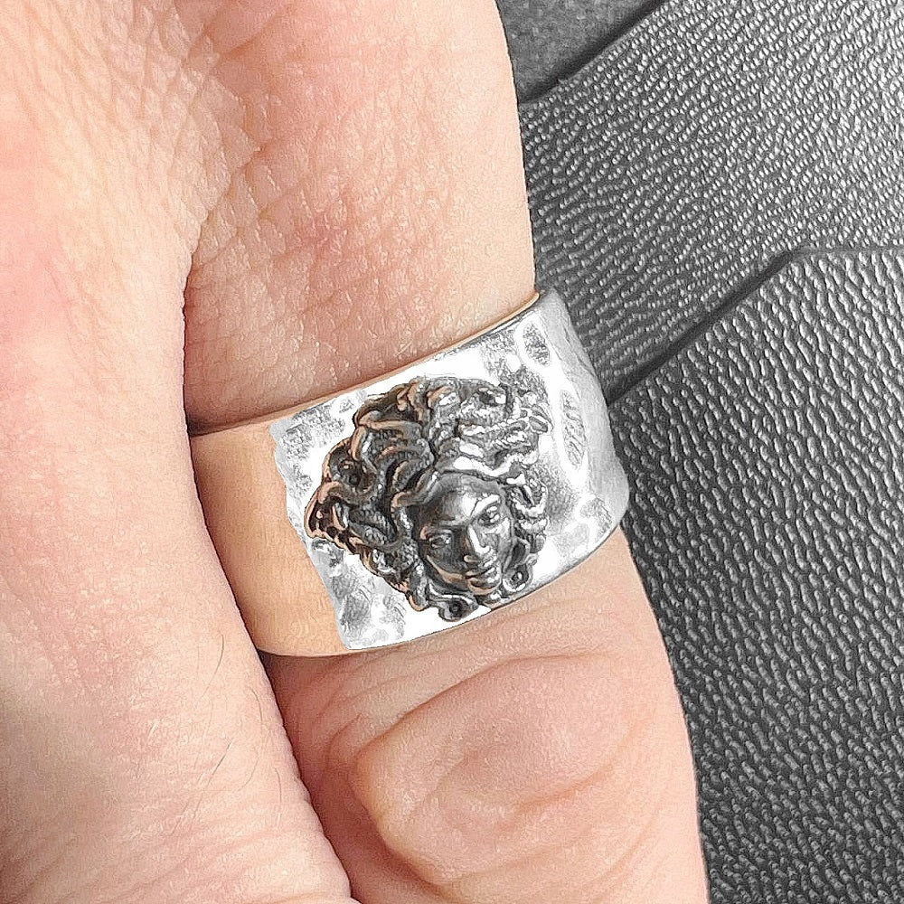 LORO FEDE Medusa Gorgon Ring